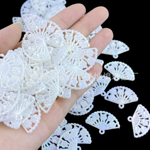 พัดอะคริลิคแบบกลวง 31x21 มม. สีรุ้ง ลายฉลุ สำหรับงาน DIY เครื่องประดับและงานฝีมือ - Product Image 1