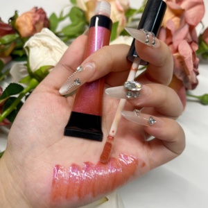 Gloss à lèvres liquide extrêmement repulpant, formule végane effet verre sexy, longue tenue, waterproof, hydratant, paillettes transparentes pour des lèvres pleines et brillantes - Product Image 5