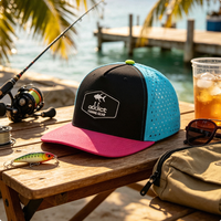 Gorra Trucker Perforada con Bloques de Color, Gorra Snapback de Malla de Secado Rápido con Parche de Goma, Gorra Deportiva Transpirable de Ala Plana para Exteriores