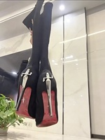 Bottes cuissardes à talon aiguille et plateforme en microfibre brillante antidérapante à bout pointu avec fermeture éclair latérale pour femme – Nouvelle collection Automne/Hiver 2026