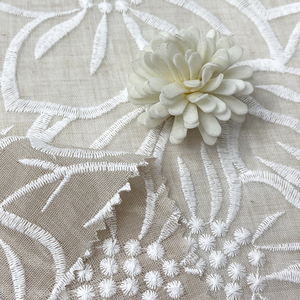 Tessuto in Cotone Ricamato Harvest, Tessuto in Poliestere e Cotone con Design Floreale Ricamato per Abiti da Sposa - Product Image 3