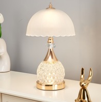 Lampe de bureau en cristal de style luxueux pour salon, chambre à coucher, chevet, design moderne et simple de haute classe, lampe de table