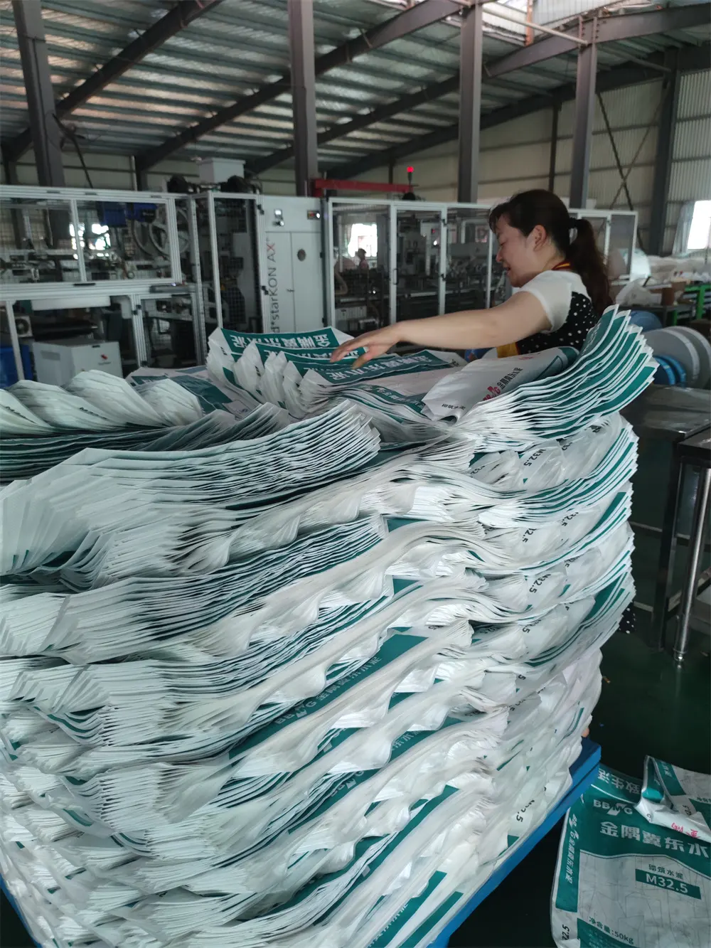 Pemasok pabrik tas tenun PP tas semen kosong tas katup PP 50 KG 40 KG 25 KG 20 KG tas laminasi WPP