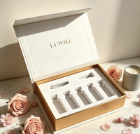 Boîte rigide de style livre gaufrée en gros avec insert en mousse EVA pour emballage cosmétique de luxe