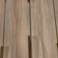 Revêtement de sol en vinyle PVC imperméable 4mm-7mm Plancher en plastique grain de bois SPC pour solution de conception graphique de salon d'hôtel