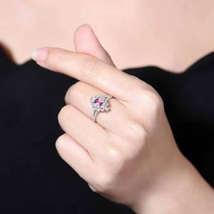 Anillo Rectangular con Halo de Rubí Sin Calentar, Oro Blanco de 18K con 28 Diamantes en Total de 0.14ct, 2.68g, Anillo de Gema con Pavé Completo para Mujer - Product Image 5