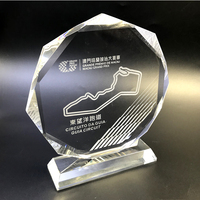 Plaque de trophée en verre de cristal blanc de récompense de coopération d'affaires d'artisanat de cristal classique de forme d'octogone en gros