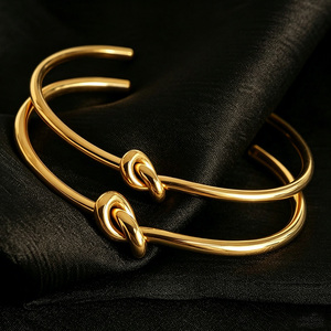 Bracciale Trendy Unisex con Nodo e Cuore, Placcato Oro 18K in Acciaio Inossidabile, Regolabile, Certificato Migliore Amico - Product Image 1
