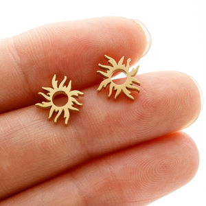 ต่างหูสแตนเลสสตีลชุบ PVD สีเงินเคลือบทอง 18K ลายนก มิกกี้ ผึ้ง งู พระอาทิตย์ พระจันทร์ แมว สำหรับผู้หญิง ไม่หมองคล้ำ - Product Image 5