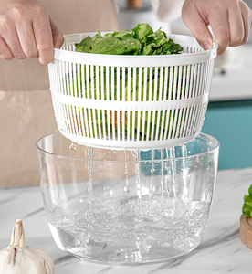 Smart Good Grips Petite <span class=keywords><strong>essoreuse</strong></span> <span class=keywords><strong>à</strong></span> <span class=keywords><strong>salade</strong></span> et herbes aromatiques Petite <span class=keywords><strong>essoreuse</strong></span> <span class=keywords><strong>à</strong></span> <span class=keywords><strong>salade</strong></span> multi-usage rapide et facile Grande <span class=keywords><strong>essoreuse</strong></span> <span class=keywords><strong>à</strong></span> <span class=keywords><strong>salade</strong></span> avec égouttoir - Product Image 5