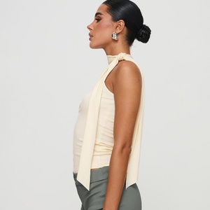 Camiseta sin mangas de poliéster y spandex para mujer, cuello moderno, corte ajustado, estampado lindo, se puede personalizar el patrón. - Product Image 4