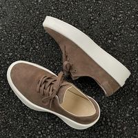 Nouvelle Tendance Mode : Baskets Rehaussantes Classiques de Luxe pour Hommes en Cuir Suédé Blanc Pur, Grande Taille 46, Qualité de Marque Invisible