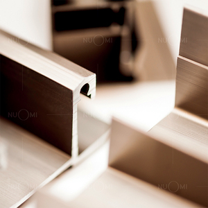 NUOMI Home Design Créatif, Dressing Haut de Gamme Personnalisé en Aluminium et Bois pour Rangement de Vêtements - Product Image 6