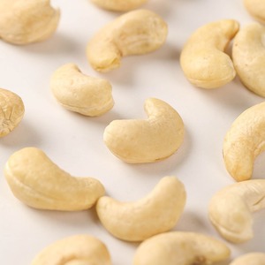 Factory Price Hot Sale Tasty Roasted Cashew Nuts Whole <strong>Kernels</strong> Crunchy Natural Classic Snack Packed in Bag - Product Image 3