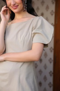 Fournisseur indien de robe flexible en coton pour femmes à la mode en moka doux robe confortable au genou avec coupe fluide pour voyage ou salon - Product Image 4