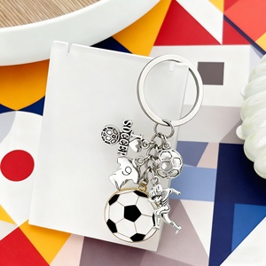 Porte-clés en métal personnalisé créatif en gros, design logo d'équipe de football, souvenir, porte-clés de football pour cadeaux promotionnels d'entreprise - Product Image 5