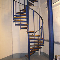 Escalier préfabriqué architectural élégant avec marches en bois massif de qualité supérieure, escalier en spirale en bois