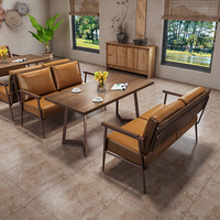 Ensemble table et chaises Wabi Sabai pour café, style rétro, idéal pour librairie, bar à thé, salon de thé, ou comme combinaison canapé, chaise et table.