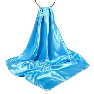 Elegante Sciarpa in Raso di <span class=keywords><strong>Seta</strong></span> con Motivo Floreale Argento e <span class=keywords><strong>Blu</strong></span> per Donna, Accessorio di Lusso, <span class=keywords><strong>Foulard</strong></span> Quadrato Grande 90cm e Copricapo - Product Image 5