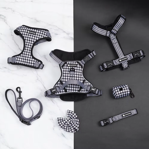 Conjunto de Arnés para Perro, Chaleco Transpirable a Cuadros de Lujo, Ajustable, Bordado de Lazo, Correa para Mascotas Pequeñas y Medianas - Product Image 4