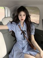 Robe chemise rayée bleue été 2026 pour femme, manches bouffantes, boutonnée, coupe trapèze, mini-robe décontractée style preppy