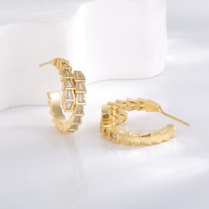 ต่างหูรูปตัวซีของผู้หญิงทันสมัยสุดหรูรูปกระดูกงูประดับเพชรเต็มรูปแบบดีไซน์รูปทรงเรขาคณิตของช่องเฉพาะของขวัญเพทายที่ทันสมัย - Product Image 3