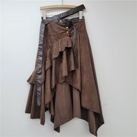 Jupe trapèze asymétrique marron en similicuir suédé pour femme, style rétro Y2K, avec volants et ceinture en cuir, taille haute, collection Printemps-Été 2026 (vente en gros)