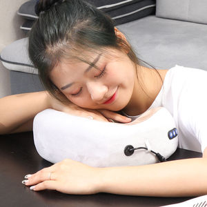 Coussin de massage cervical portable rechargeable en forme de U avec vibration, pétrissage et chauffage pour voiture et maison - Product Image 1