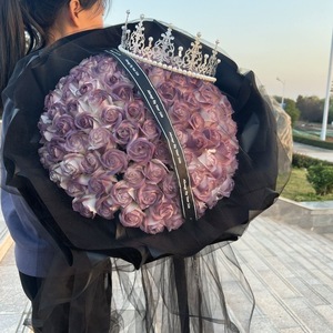 Flores Artificiales OEM, Ramo <span class=keywords><strong>de</strong></span> <span class=keywords><strong>Rosas</strong></span> Grandes Redondas en Degradado Morado, Adorno <span class=keywords><strong>de</strong></span> Corona Plateada, Envoltura Negra, Decoración para el Hogar, Reutilizable - Product Image 3