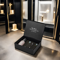 Boîtes cadeaux pliables de luxe A4 noir profond avec rabat magnétique, emballage en carton ondulé pour bijoux, chocolats, sous-vêtements, avec gaufrage de logo, vente en gros