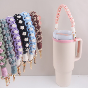 Tissu Bracelet <span class=keywords><strong>Porte</strong></span>-clés Poignet Lanière <span class=keywords><strong>Porte</strong></span>-clés Macramé <span class=keywords><strong>Porte</strong></span>-clés À La <span class=keywords><strong>Main</strong></span> Armure Fleur Longe <span class=keywords><strong>Porte</strong></span>-bouteilles D'eau - Product Image 2