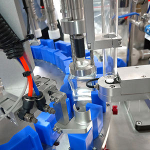 LIENM Machine de remplissage et de sertissage de parfum de haute qualité Plateau tournant automatique 4 têtes Machine de remplissage et de sertissage de parfum - Product Image 5