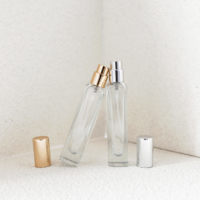 Flacon de parfum carré transparent portable en verre avec pompe pulvérisatrice, diffuseur à bâtonnets, flacon vide de haute qualité personnalisable