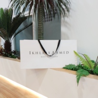 Emballage de haute qualité 300gsm, sac cadeau, emballage de vêtements, sacs à provisions extra larges, sac en papier de luxe avec logo personnalisé