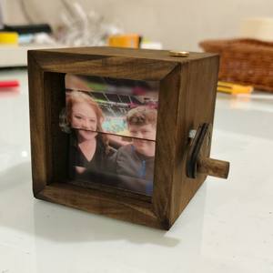 새로운 선물 사용자 정의, 빛나는 나무 기계식 핸드 크랭크 애니메이션 페이지 터닝 북 앨범, 수제 사진 기계 - Product Image 5