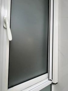 Pellicola Adesiva Opaca Bianca Trasparente per Privacy, Adesivo Satinato per Bagno e Decorazione Casa, Pellicola per Vetri Effetto Smerigliato - Product Image 4