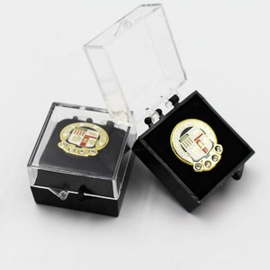 Badge en émail métallique personnalisé pour fournisseur en gros, émail souple ou dur, avec diamant - Product Image 3