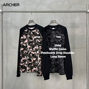 <span class=keywords><strong>T</strong></span>-<span class=keywords><strong>shirt</strong></span> à manches longues gaufré camouflage raglan style streetwear américain <span class=keywords><strong>personnalisé</strong></span> 2026 pour <span class=keywords><strong>couple</strong></span>, décontracté et polyvalent pour le quotidien - Product Image 1