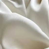 Matériau de sensation de confort de couleur naturelle non teint meilleur prix d'usine tissu sergé de soie sans échantillon pour l'impression d'écharpes personnalisées
