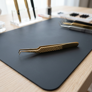 Pinzas para Cejas de Fibra de Grado Profesional para Salón y Uso Doméstico, Marca Personalizada, Modelo Pakistan 205, Personalización Gratuita, Logotipo Gratuito - Product Image 3