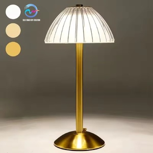 Lampes de table champignon modernes et minimalistes de haute qualité en gros avec contrôle tactile et chargement USB Type-C pour restaurants et bars - Product Image 1