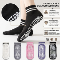 Chaussettes de yoga antidérapantes professionnelles pour femmes, chaussettes de Pilates avec semelles antidérapantes en silicone nid d'abeille, avec OEM pour studio de fitness