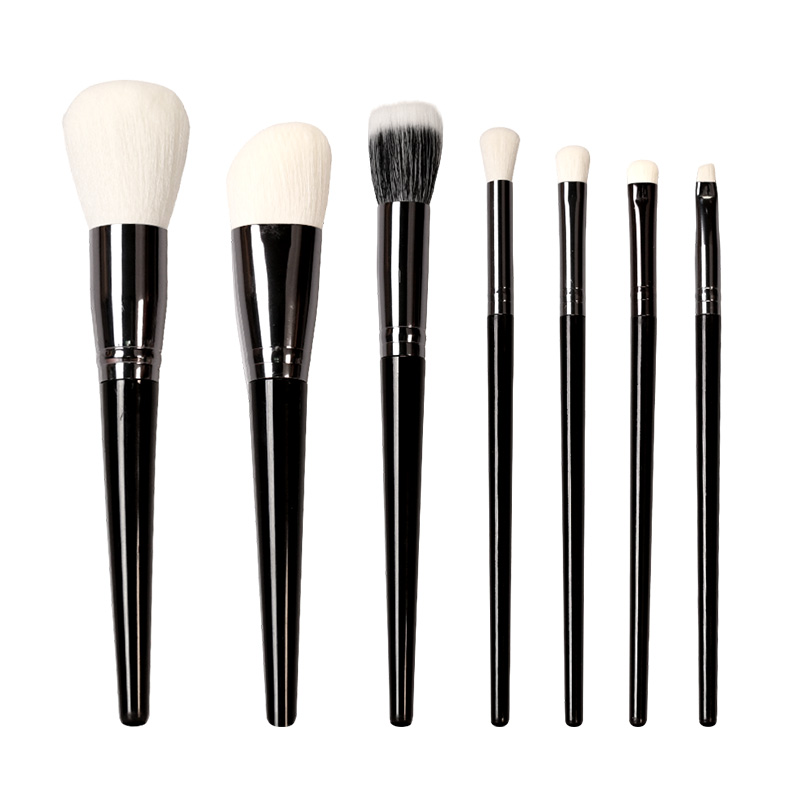 Ensemble de pinceaux de maquillage noirs