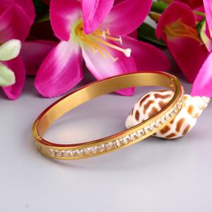 Brazalete de Acero Inoxidable con Zirconia y Baño de Oro, Diseño de Moda 2022, para Bodas - Product Image 3