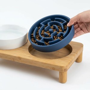 Comedero Lento de Bambú para Perros con Soporte, Estación Doble Saludable, Tazón de Agua de Cerámica y Silicona con Laberinto Anti-Flatulencia - Product Image 4