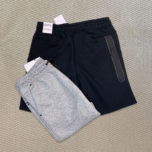 Short de sport pour homme en molleton technique avec logo N personnalisé, en coton épais, avec poche arrière zippée - Product Image 3