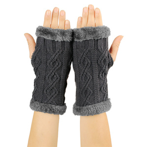 Vente en ligne de gants d'hiver à demi-doigts en tricot pour femmes Jacquard pour poignet épais en peluche de nouvelle mode - Product Image 1