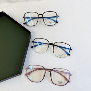 Monture de lunettes carrée T2-30020 TR90 anti-lumière bleue, monture complète unisexe, verres plats, design irrégulier, fabriqué en Chine - Product Image 1