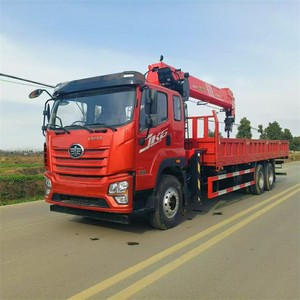 La <span class=keywords><strong>Grúa</strong></span> Camionera FAW Jiefang de 12 Toneladas se Utiliza <span class=keywords><strong>para</strong></span> Operaciones de Elevación y Manipulación de Carga en Proyectos de Construcción - Product Image 1