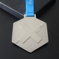 Design personnalisé X Logo en alliage de zinc argent moulé sous pression médailles en métal avec ruban